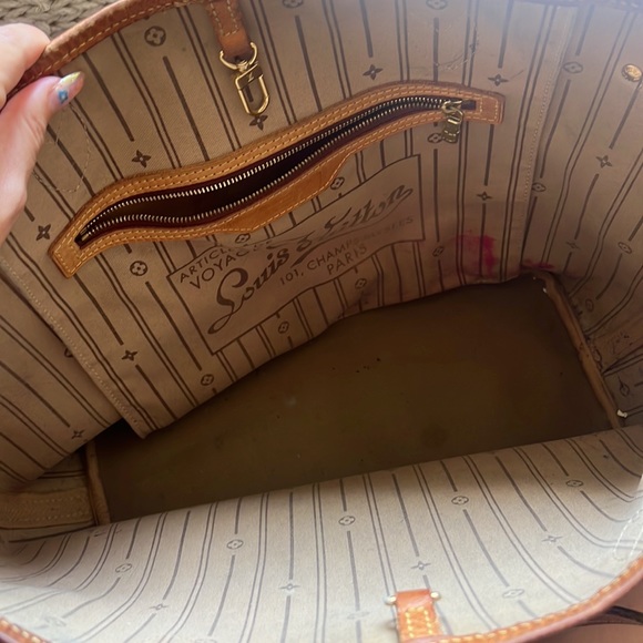 Louis Vuitton Neverfull MM - Picture 9 of 14